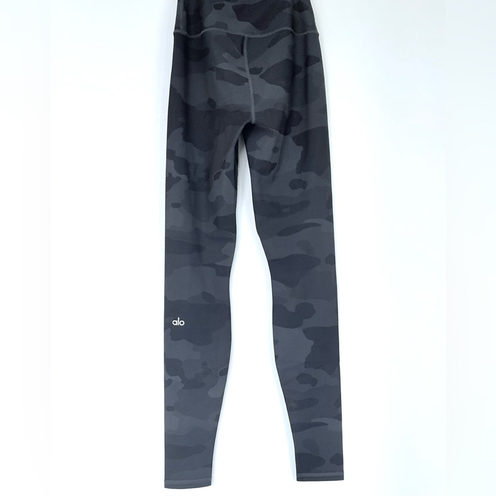 Alo Yoga Black Camo Vapor Leggings - Picture 3 of 9